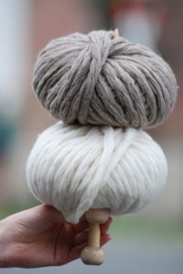 Nur Strickfreunde wissen, was Strickfreunde brauchen oder: die Sockenwolle bekommt…..